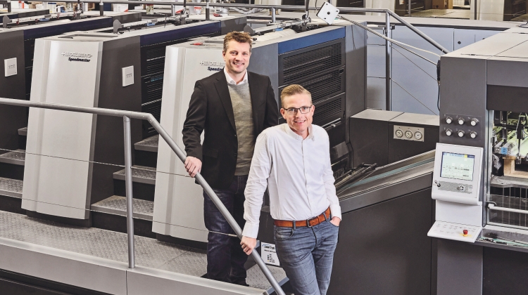 Anders GrÃ¸nborg (th.) og kompagnon Esben Mols Kabell har netop startet trykkeriproduktion i VallensbÃ¦k til stor gavn for LaserTryk.dkâ€™s sjÃ¦llandske kunder. Foto: PR.
