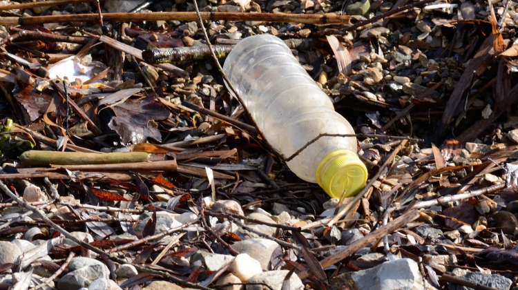 Plastflasker brugt til juice bÃ¸r ogsÃ¥ vÃ¦re pantbelagt, mener Dansk Affaldsforening