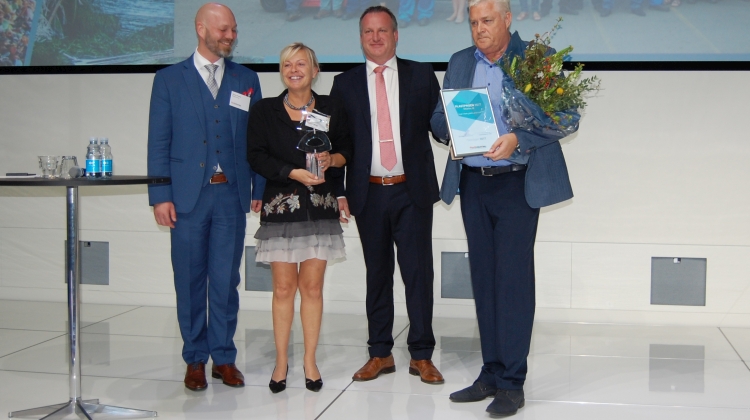 Thomas Dulstrup, direktør for Plastindustrien (tv) sammen med Gitte Buk Larsen, bestyrelsesformand for Aage Vestergaard Larsen, formand for Plastindustrien, Søren Ulstrup og adm. dir. for Aage Vestergaard Larsen, Franz Cuculiza